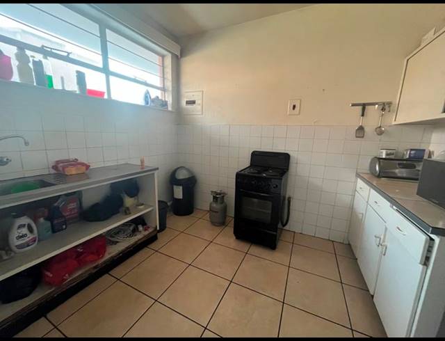 2 BEDROOM PROPERTY TO RENT IN FLORIDA LAKE